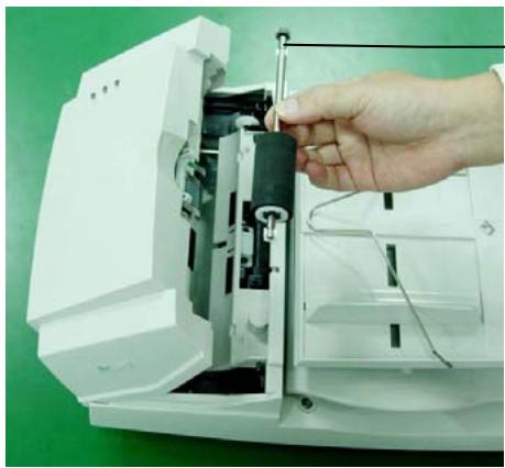 AVISION AV3850SU - Replacing the ADF Paper Feed Roller - 4