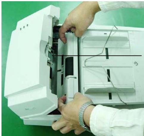 AVISION AV3852U - Replacing the ADF Paper Feed Roller - 2