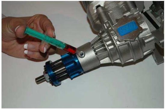 MVVS 152 IRS - Lubrication the engine's front bearing: - 1