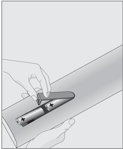 GRUNDIG 48VLE7462 - Inserting batteries in the remote control - 1