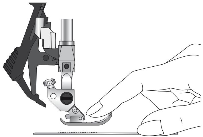 PFAFF PASSPORTÂ™ 2.0 ELECTRONIQUE - Installer le pied-de-biche - 3