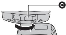 PANASONIC HC-V550 - Lors de l'installation du support à ventouse - 2