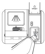 SAMSUNG DW60M6070IB - Het spoelmiddelreservoir vullen - 4