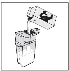 GAGGIA MAGENTA PRESTIGE - Filling the milk carafe - 2