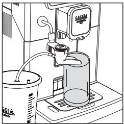 GAGGIA MAGENTA MILK - Nalewanie napojów na bazie kawy i spienionego mleka - 2