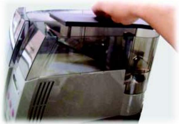 SAECO AMBRA - Filling the bean hopper - 3