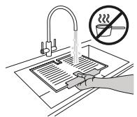 HOTPOINT BCB 7525 E C AA - Procedure de nettoyage de l'accessione antigivre - 4