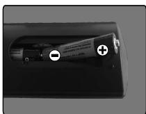 HIGH ONE HI4000UHD - Colocacion de las pilas en el mando a distancia - 1