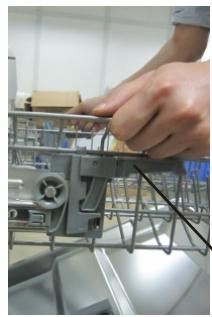 BRANDT DSF15624X - Adjusting the Upper Basket - 1