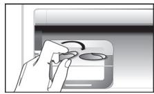 HOTPOINT UHTNF7522HW2 - PRELIEVO DEI CUBETTI DI GHIACCIO - 1