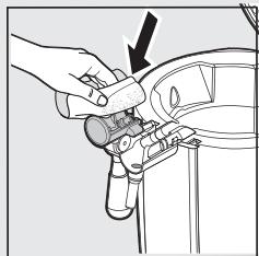 KRUPS yy2932FD - Pulizia al momento dell'installazione di un nuovo fusto BeerTender - 1