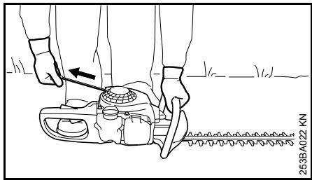 STIHL HS45 - Lancement du moteur - 1