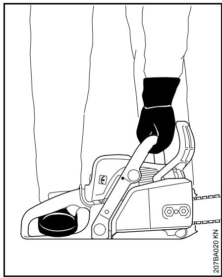 STIHL MS 170, 180 - Tenue de la tronconneuse - 1