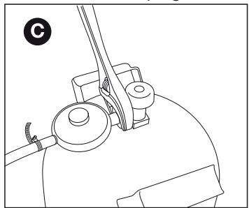 BARBECOOK SIESTA 412 - Tilkobling av slange og flaske til regulatoren - 3