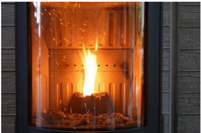 ADURO H2 - La fiamma genera un gran numero di "scintille": il tiraggio è eccessivo - 1
