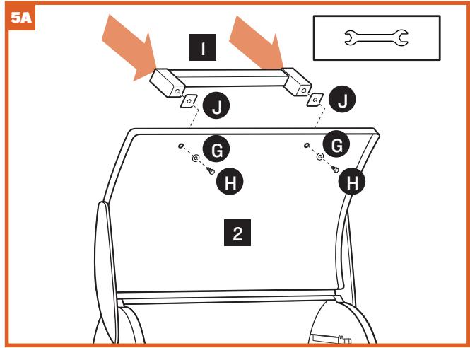 TRAEGER TIMBERLINE 850 - INSTALLATION DE LA POIGNEE ET DU BAC À GRAISSE AVEC LE REVÊTEMENT - 2