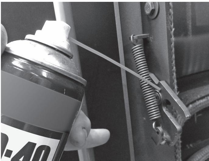 JUSTUS Faro W+ 2.0 - Schmieren des Snap-Lock-Feuerraumtürverschlusses - 1