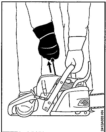 STIHL MS 241 C-M - Lancement du moteur - 1