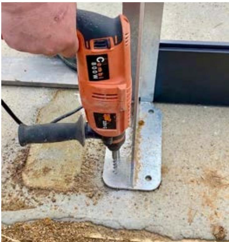 JUSTAPOSE PISCINE COMPOSITE - Étape 2: positionnement et installation des poteaux - 1