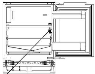 CANDY CM4SE68W - De koelkast met voedingswaren vullen - 1