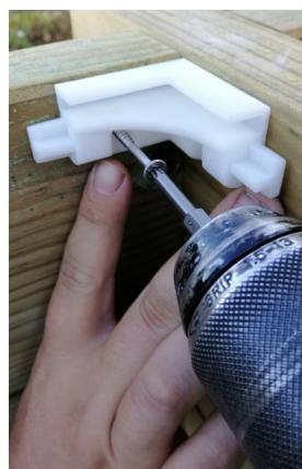 GRE CARRA 3 - A boquilha de impulsao serve para introduzir agua filtrada no tanque. Atravessa a parede polo orificio reservado na tábia pre-cortada. INSTALAÇÃO - 6