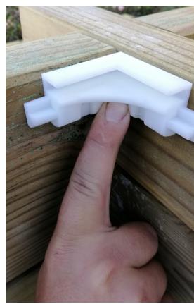 GRE CARRA 3 - A boquilha de impulsao serve para introduzir agua filtrada no tanque. Atravessa a parede polo orificio reservado na tábia pre-cortada. INSTALAÇÃO - 5