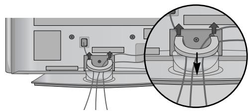 LG 42PG1000 - A kábelvezető kapocs eltávolításá - 1
