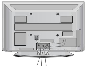 LG 32PG6000 - Raccordez les câbles. - 1
