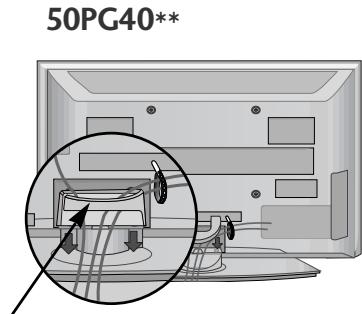 LG 32PG6000 - Instale o CLIPE DE GESTÃO DO CABO, conforme indicado. - 2