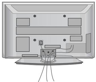 LG 32PG6000 - Pripojte kable podla potreby. - 1