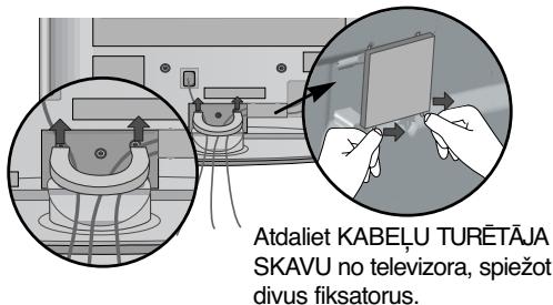 LG 32PG6000 - Kā nonemt kabelu turetaja skavu - 4