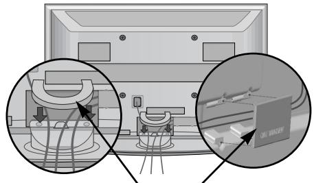 LG 32PG6000 - Helyezze fel a KÁBELVEZETÖ KAPCSOT az abrán láthato mádon. - 3
