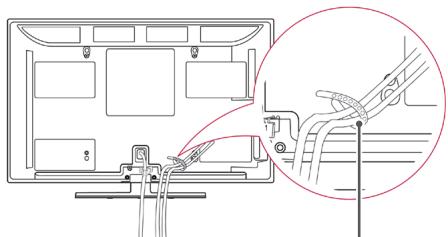 LG 32LV3400 - Tidying cables - 2