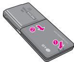 LG KG320 - 卸下电池盖。 - 1