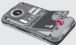 LG KC910 - Retrait de la batterie - 1
