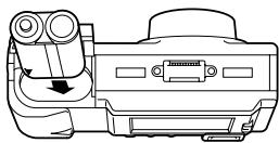NIKON COOLPIX 600 - Loading the Ni-Cd Battery Pack - 2