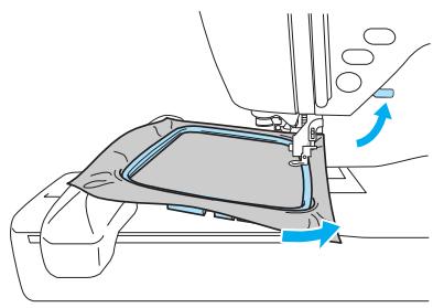 BROTHER INNOV-IS 700E - Attaching the embroidery frame - 2