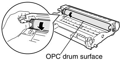 BROTHER 2820 - Cleaning the drum unit - 3