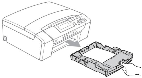 BROTHER DCP-387C - Retrait des imprimés de petit format de l'appareil - 1
