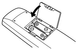 PIONEER DVD-V550 - Inserting batteries into the remote control - 3