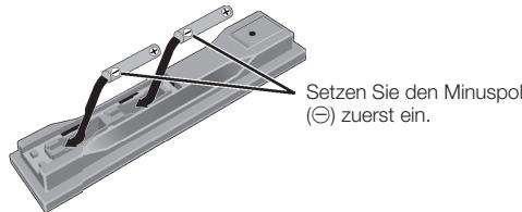 PIONEER BDP-330 - Setzen Sie die Batterien ein (AA/R6 x 2). Beachten Sie beim Einsetzen der Batterien die Zeichen / im Batteriefach. - 1