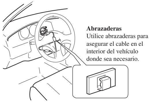 PIONEER AVIC-HD3 - Monte el clip del micrófono en la columna de dirección. - 2