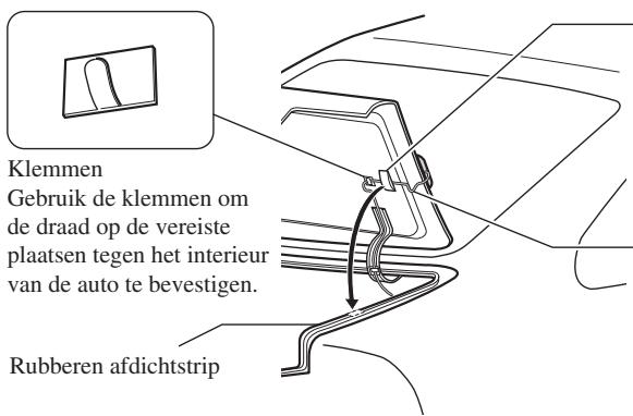 PIONEER AVIC-X1 - De antennedraad via het kofferdeksel naar binnen leiden - 1