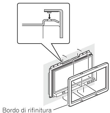 PIONEER AVH-P4100DVD - Applicare il bordo di rifinitura. - 1