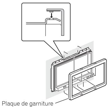 PIONEER AVH-P4100DVD - Attachez la plaque de garniture. - 1