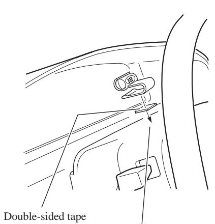 PIONEER AVIC-8DVD - Install the microphone clip on the steering column. - 1