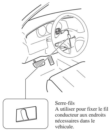 PIONEER AVIC-8DVD - Fixez l'attache du microphone sur la colonne de direction. - 2