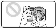 FUJIFILM FINEPIX S800 - Holding the camera correctly - 3