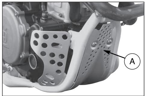 HUSQVARNA SMR 450 - ENGINE OIL REPLACEMENT AND BAG FILTERS-FILTER CARTRIDGE CLEANING OR REPLACEMENT - 2