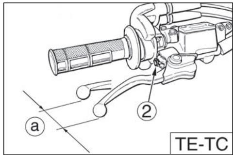 HUSQVARNA TC 510 - STEUERHEBELEINSTELLUNG UND STANDKONTROLE DER BREMSFLÜSSIGKEITN FÜR DIE VORDERRADBREMSE - 4